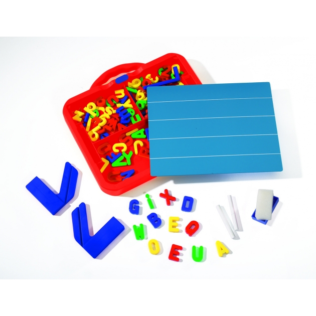 Магнитная доска с набором букв и цифр в чемоданчике Simba Art Fun развивающая учебная 6330149
