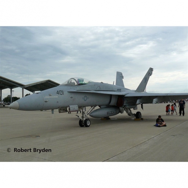 Модель самолета Revell Макдоннел-Дуглас F/A-18C Hornet 1:72 04894R